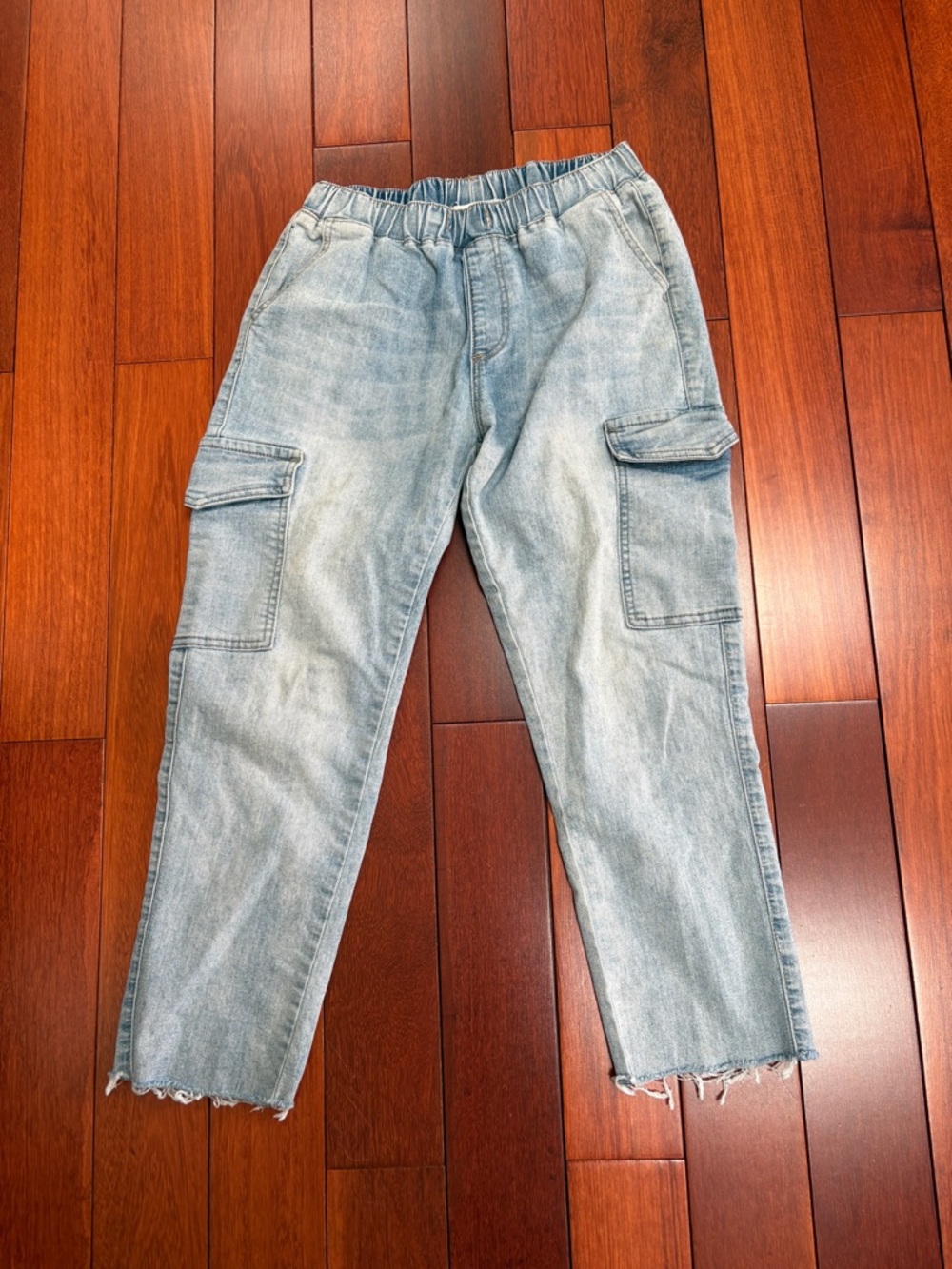 Almost Famous Light Wash Cargo Ankle Jeans ladies medium